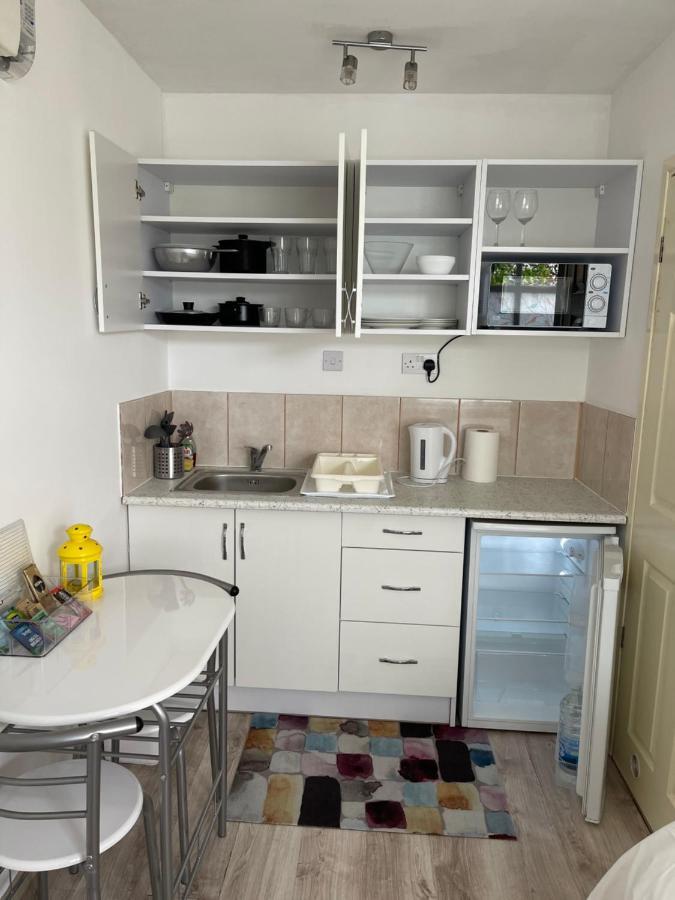 Studio Flat Fully Equipped Appartamento Croydon Esterno foto