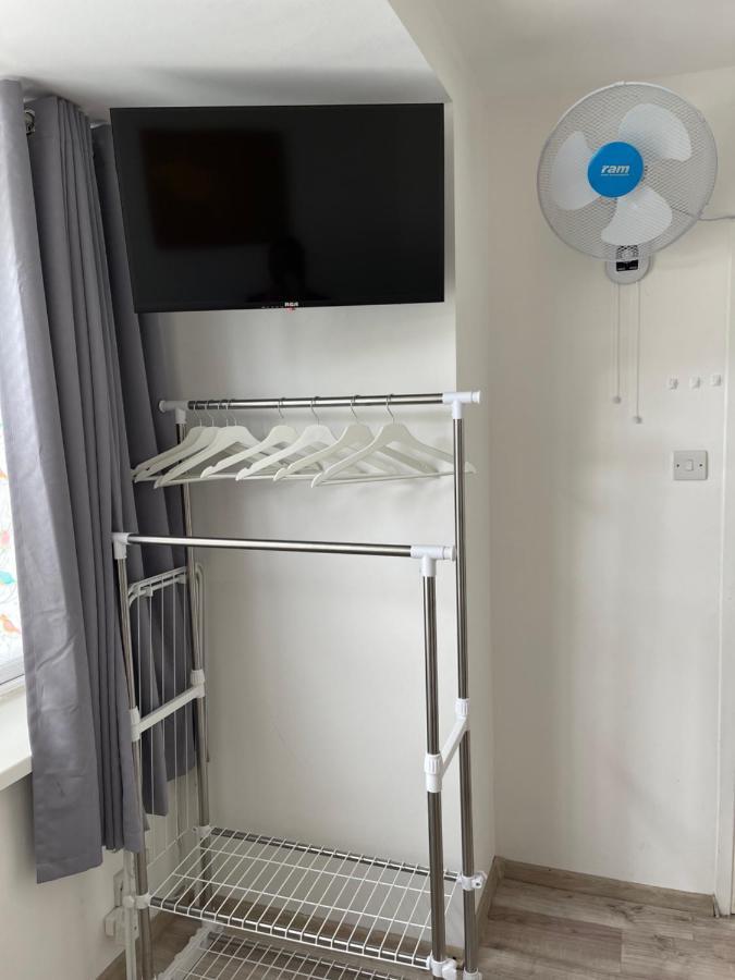 Studio Flat Fully Equipped Appartamento Croydon Esterno foto